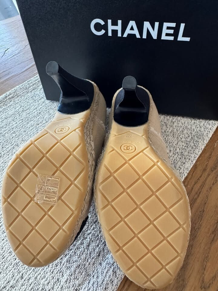 CHANEL Beige/Black Frayed Canvas Espadrilles Pumps - Size 36.5  - AU 6