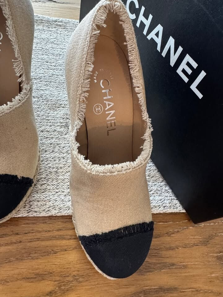 CHANEL Beige/Black Frayed Canvas Espadrilles Pumps - Size 36.5  - AU 6