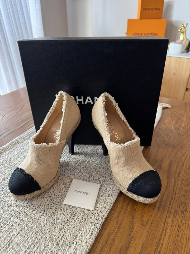 CHANEL Beige/Black Frayed Canvas Espadrilles Pumps - Size 36.5  - AU 6